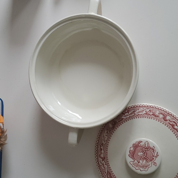 Memory Lane Casserole Serving Dish Two handle with matching lid. Clean - Picture 4 of 10